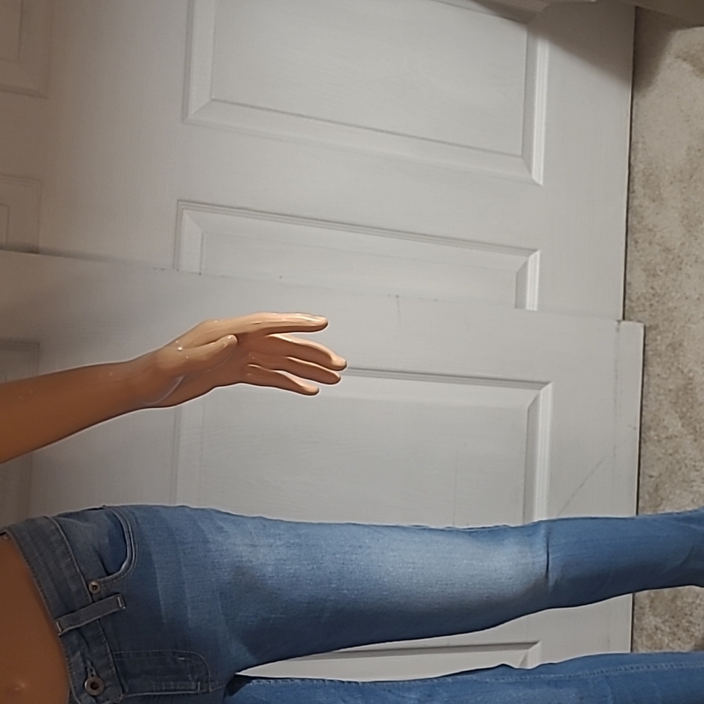 Guess - Picture 2 of 10